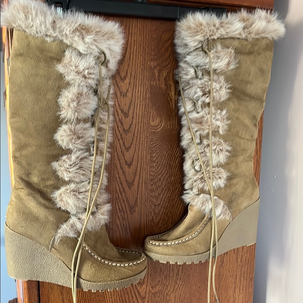 Women's Tan Fur-Lined Wedge Boots